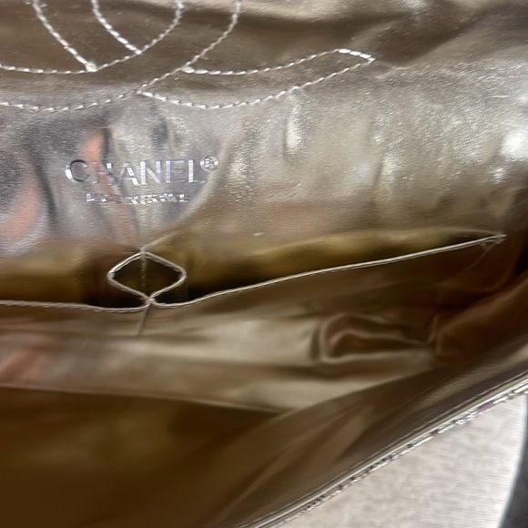 - Elegant Silver Quilted Shoulder Bag - Picture 11 of 17